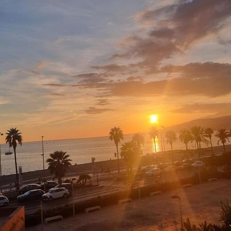 Apartamento 5 EN PRIMERA LÍNEA DE PLAYA CON VISTAS AL MAR Almería Exterior foto
