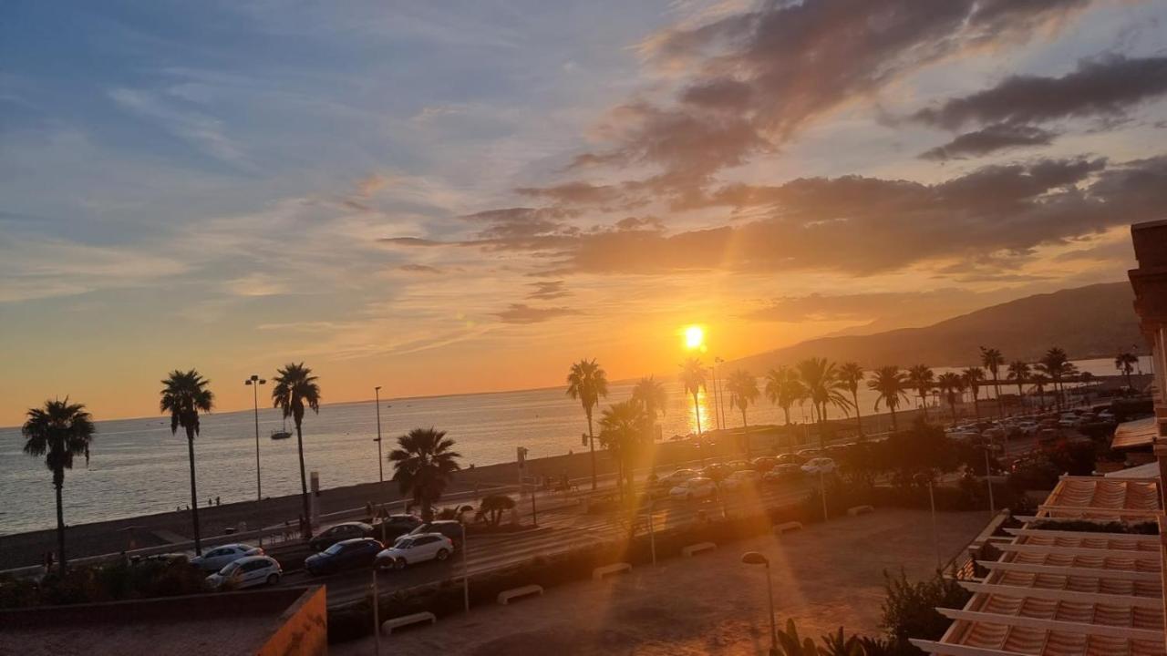 Apartamento 5 EN PRIMERA LÍNEA DE PLAYA CON VISTAS AL MAR Almería Exterior foto